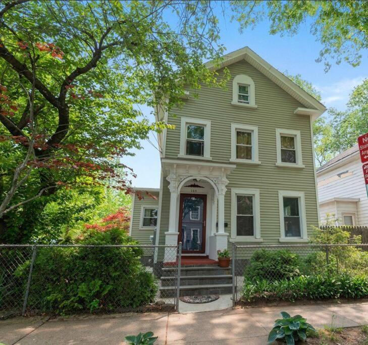 Beautiful Studio Apartment In Historic House New Haven Exterior foto